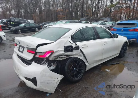 2021 BMW 330I xDrive z USA, uszkodzony, nr VIN 3MW5R7J08M8B97785